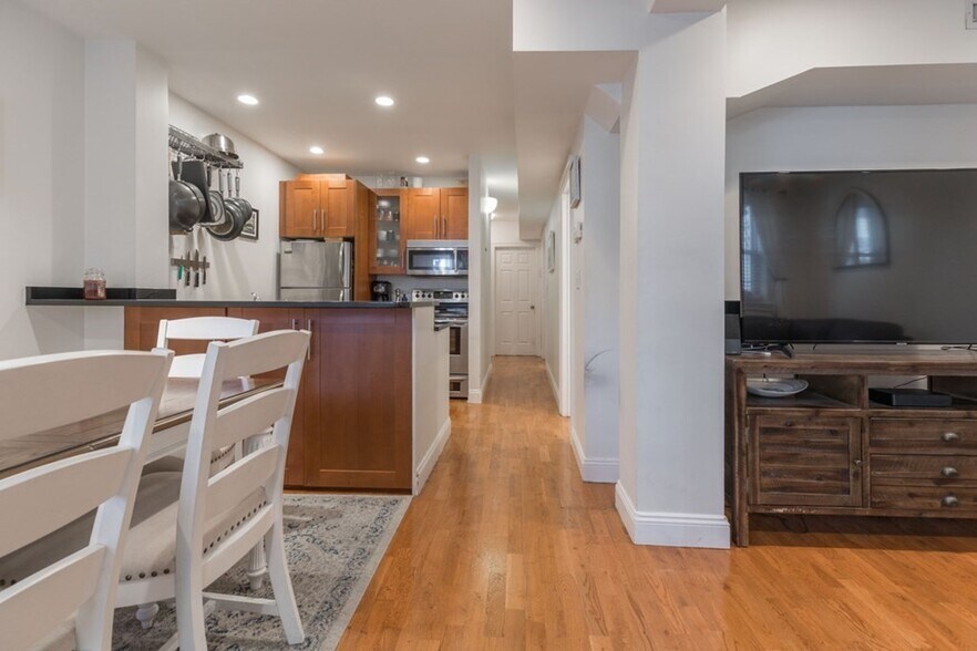 Building Photo - 19 Garrison St