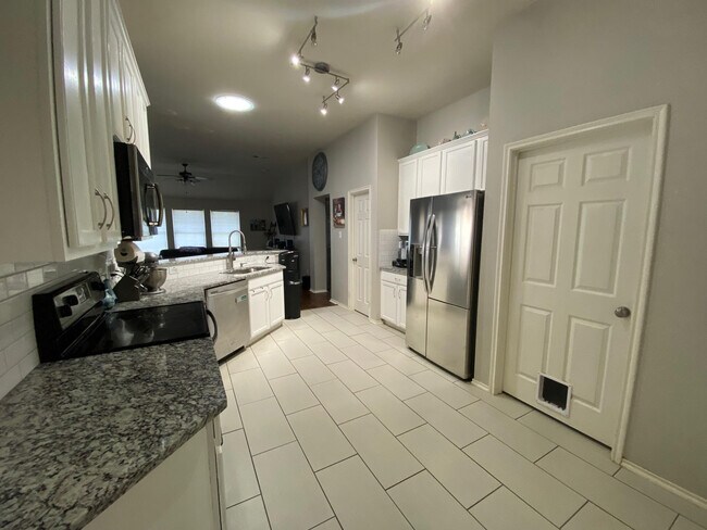 Building Photo - 4844 Grinstein Dr