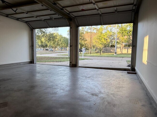 Building Photo - 16214 Dunmoor Dr