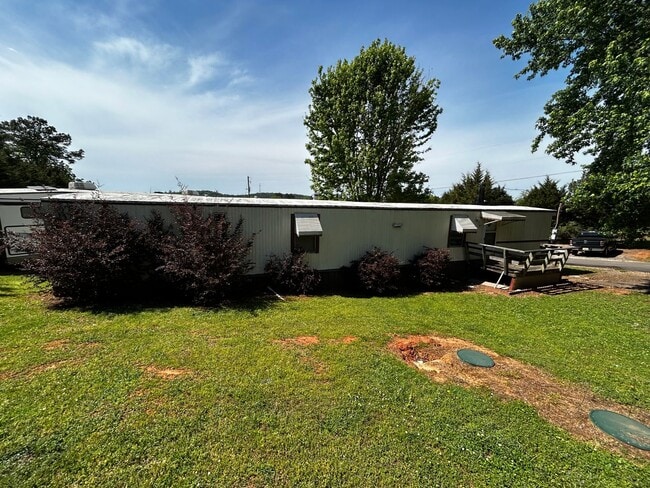 Building Photo - Evergreen C