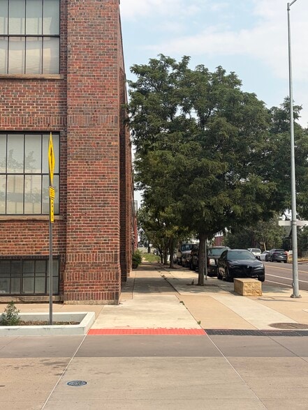 Building Photo - 1777 E 39th Ave
