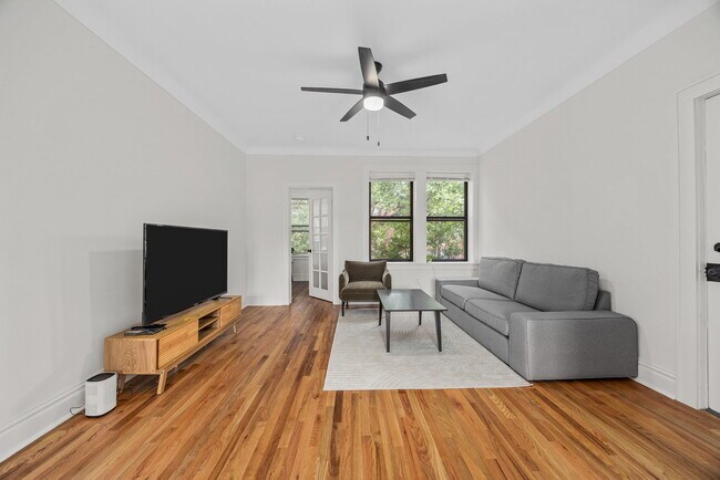 Building Photo - MOSAIC- 721 Limit- Now Leasing 27/28