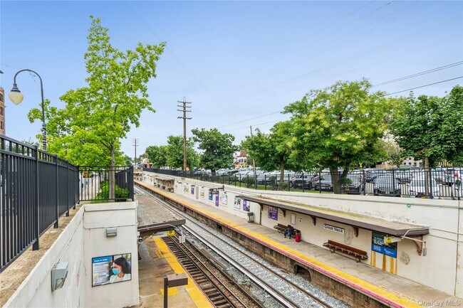 Building Photo - 8 Barstow Rd