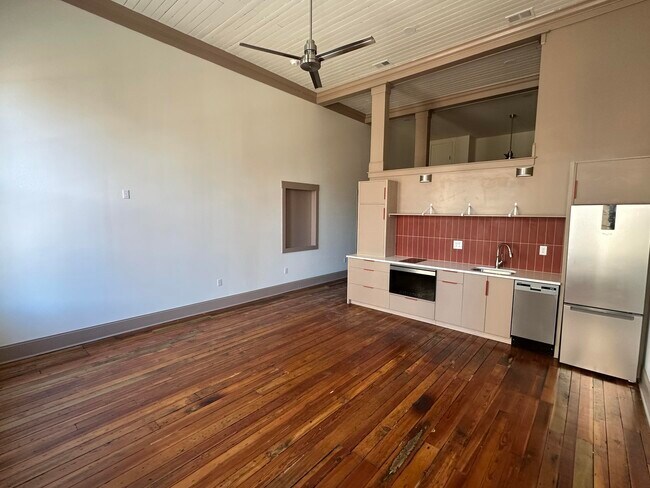 Building Photo - 307 W Main St