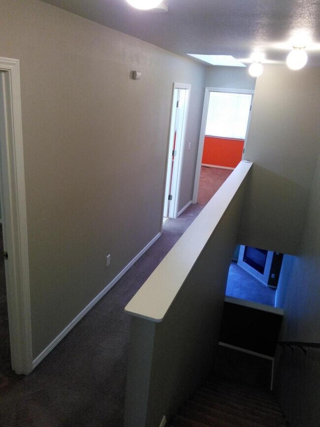 Building Photo - 479 NE Conifer Blvd