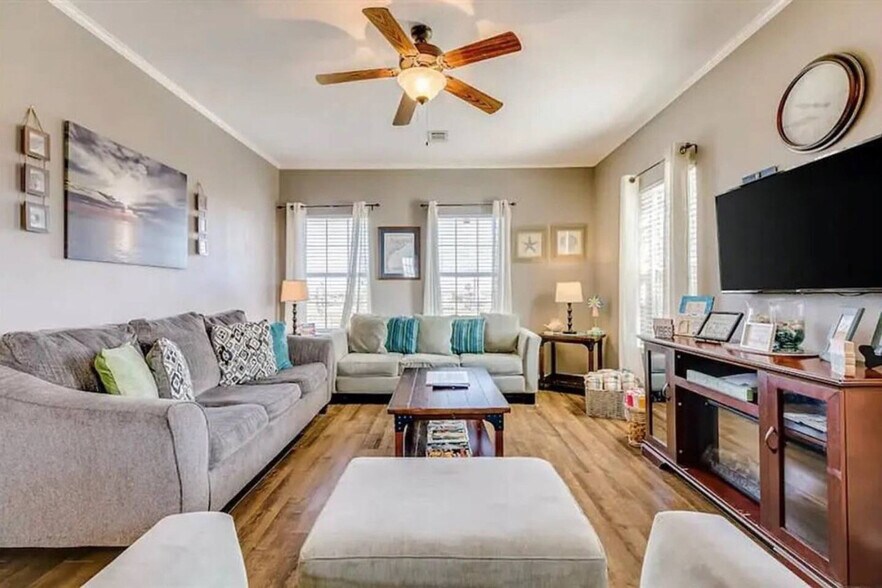 Primary Photo - 2019 Flamingo Rd