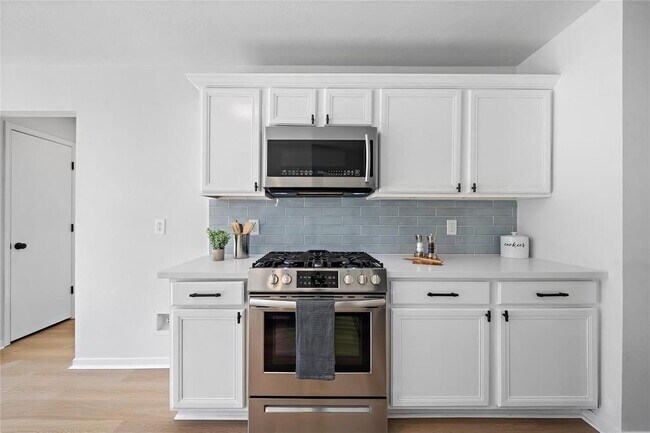 Building Photo - 22823 Tara Way Dr