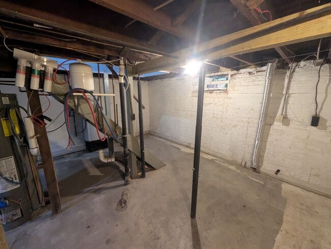 Building Photo - 2622 Monterey St