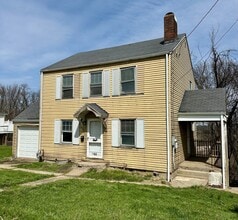 Building Photo - 3 Bedroom Home with Attached Garage