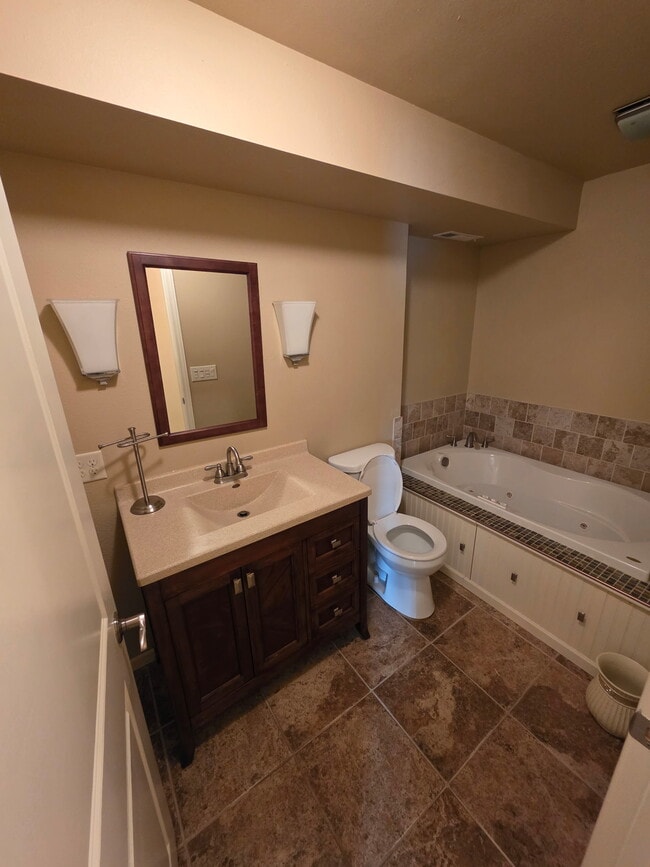 Building Photo - 487 Battle Creek Dr