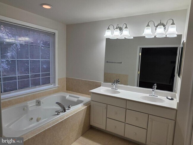 Building Photo - 9249 Laurel Ridge Crossing Rd