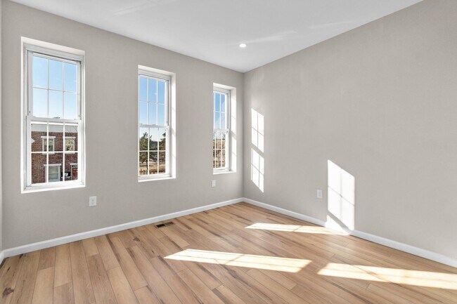 Building Photo - 1432 E Fort Ave