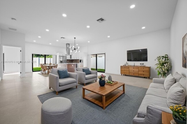 Primary Photo - 1041 W Lakewood Rd