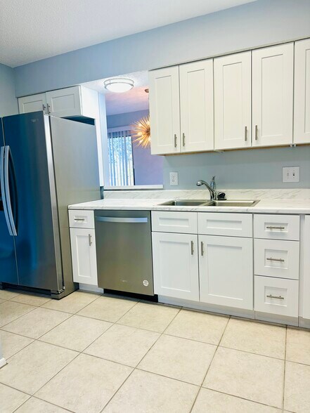 Kitchen - 2200 Bahia Vista St