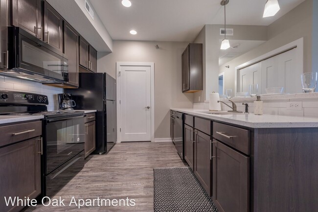 Building Photo - 9577 White Oak Ln