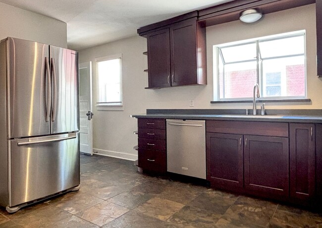 Building Photo - Beautiful Renovation in Liberty Wells!