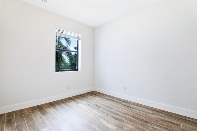 Building Photo - 395 Bella Sol Way