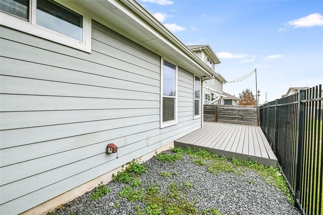 Building Photo - 2205 Capulet St
