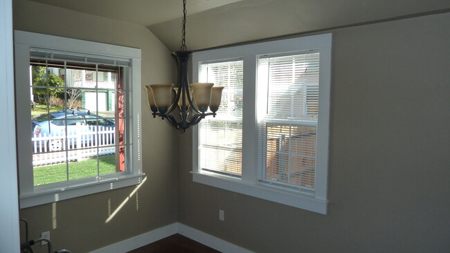 Dining Room - 170 Finley St