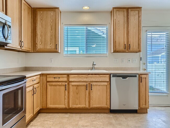 Building Photo - Amazing 2BR, 3BTH w/Garage in First Creek