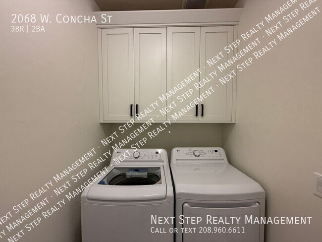 Building Photo - 2068 W Concha St