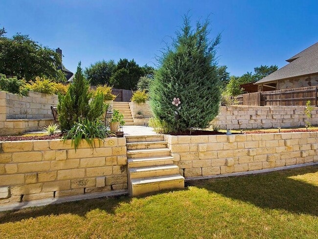 Building Photo - 271 Longmont Ln
