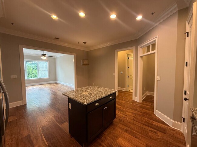 Building Photo - 4120 Ridgefield Dr