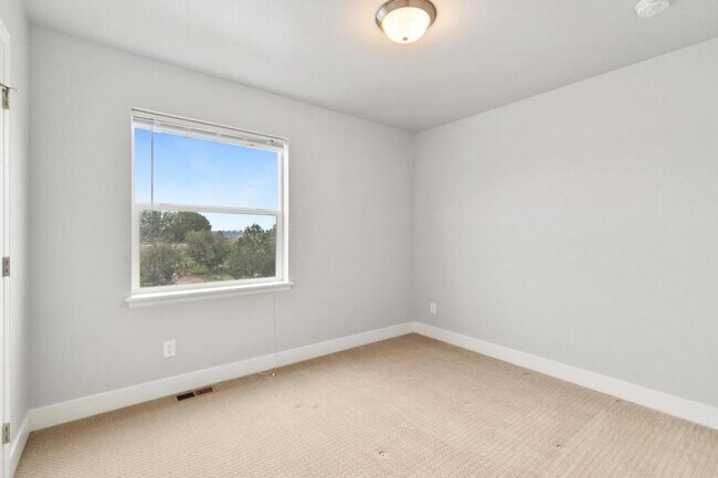 Building Photo - 4070 Sveta Ln