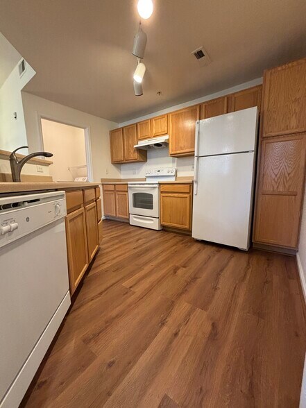 Building Photo - 5726 N Genoa Way