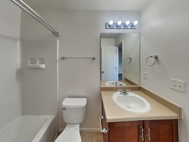 Building Photo - 2425 Quartz St