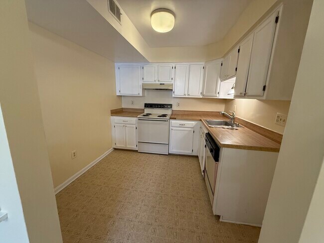 Building Photo - 1405 Key Pkwy