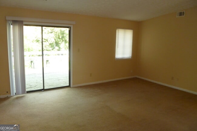 Building Photo - 6627 Bent Creek Dr