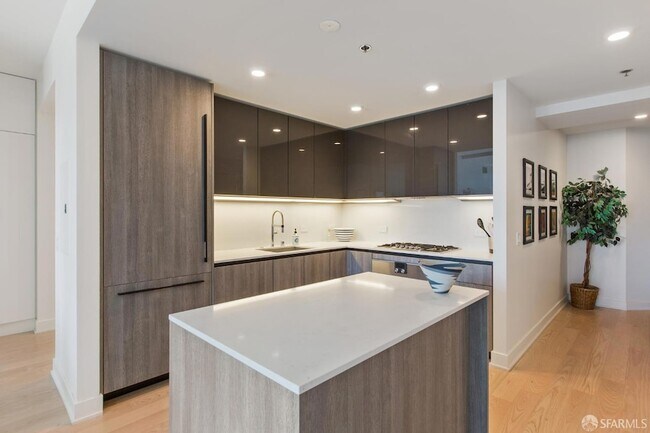 Building Photo - 338 Main St