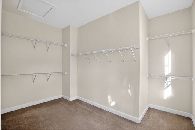 Building Photo - 47106 Green Leaf Ct