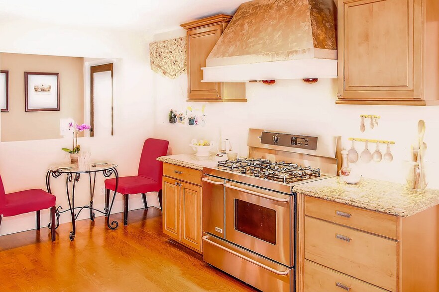 Building Photo - 24061 La Rosa Dr