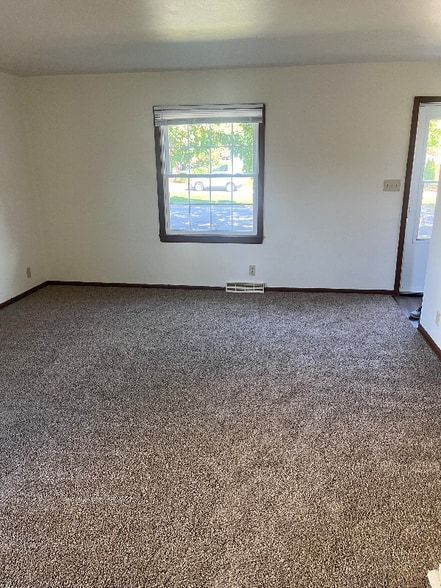 Building Photo - 2 S Grand Ave