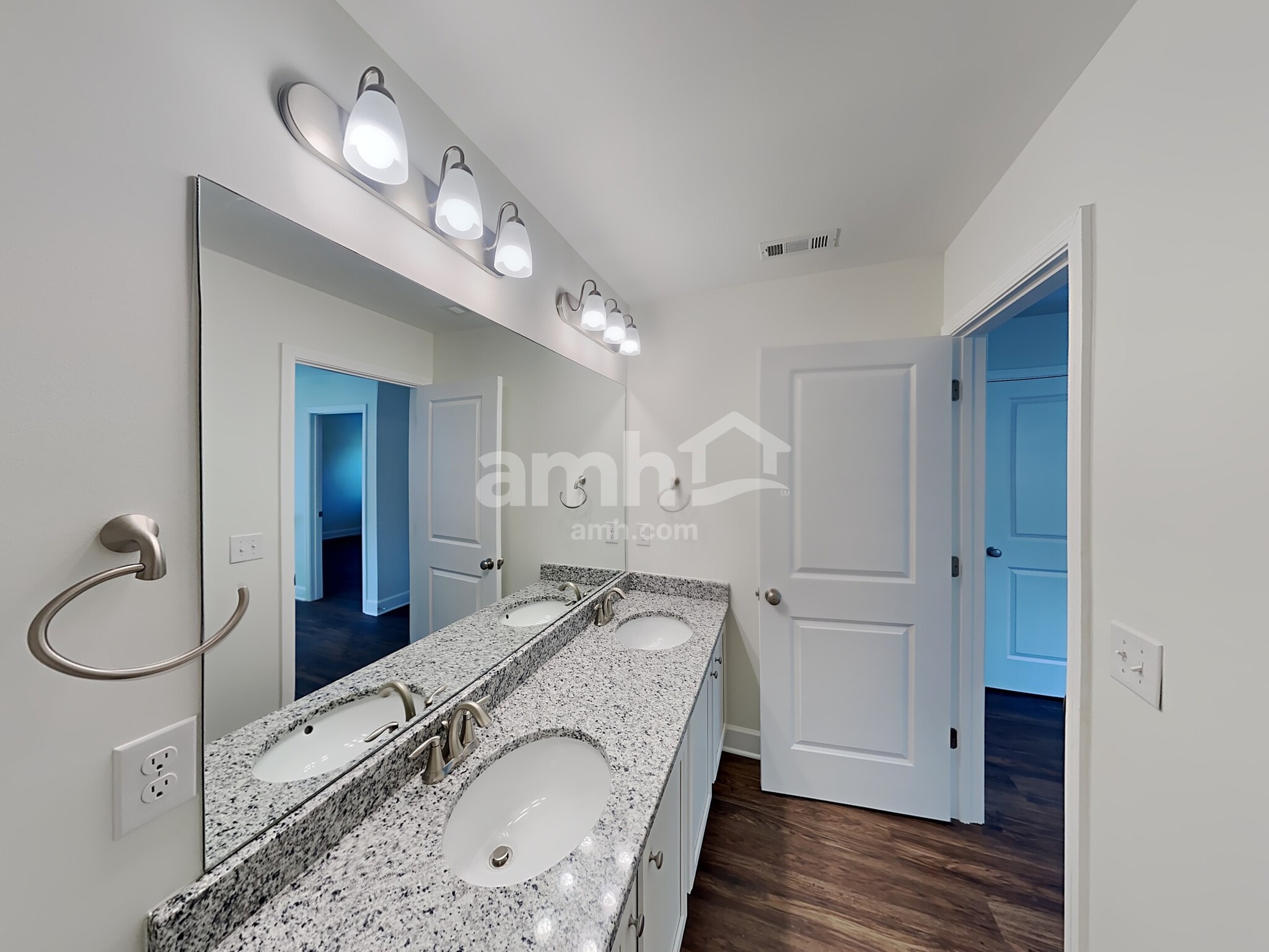 Building Photo - 1033 Bluewater Dr