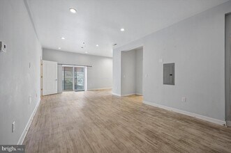 Building Photo - 980 N Marshall St