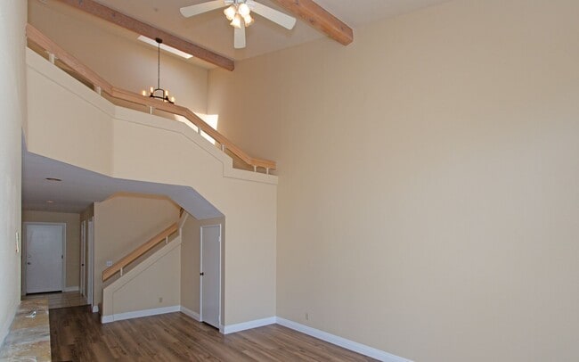 Building Photo - Gorgeous Townhome in Laguna Del Mar Community!