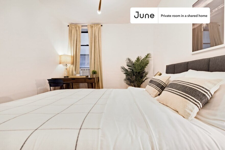 Building Photo - Room in Shared 4 bed/1 bath home