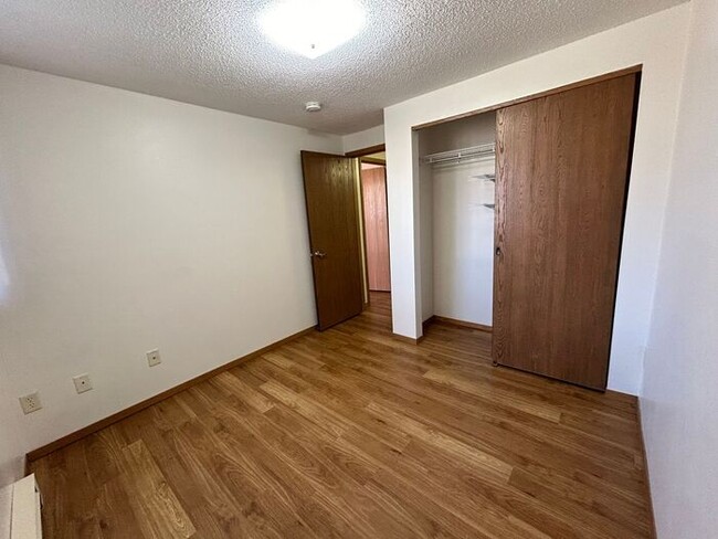 Building Photo - $1,025 | 2 Bedroom, 1 Bathroom Apartment |...