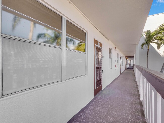 Building Photo - 2030 Hythe B