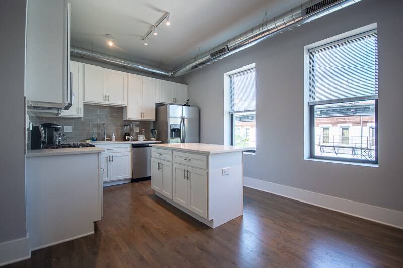 Building Photo - 1044 W 18th St