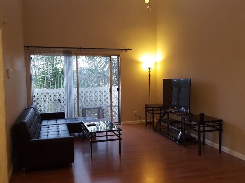 Building Photo - 3565 Linden Ave