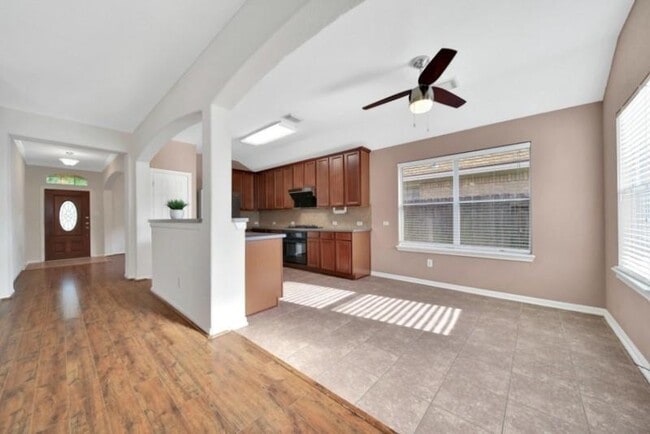 Building Photo - 815 McIntosh Bend Dr