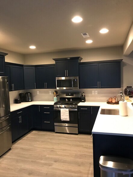 Kitchen - 616 N Willitts St