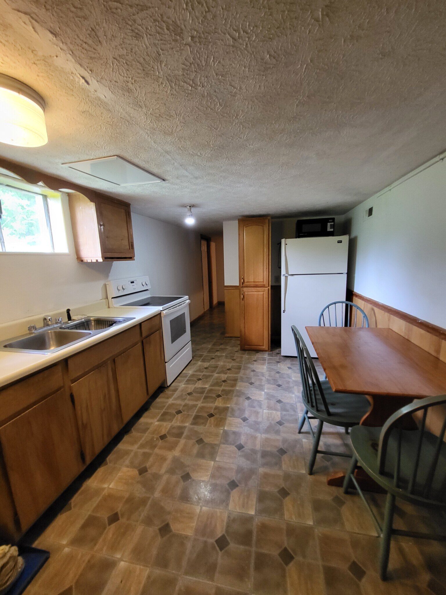 Building Photo - 626 NC Highway 105 Byp