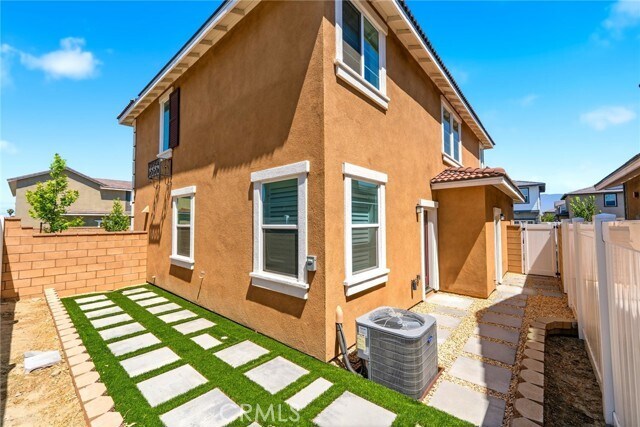 Building Photo - 10843 Pala Bells St