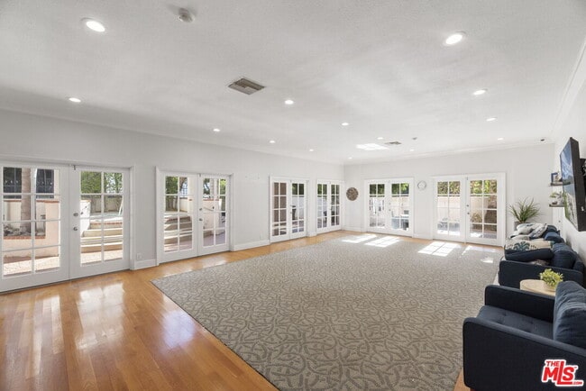 Building Photo - 1118 3rd St