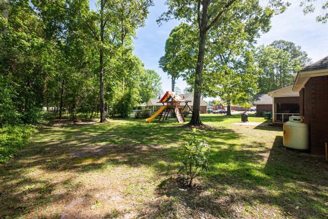 Building Photo - Available mid June!